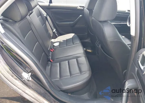 2010 Volkswagen Jetta Se z USA, uszkodzony, nr VIN 3VWRZ7AJ3AM024737